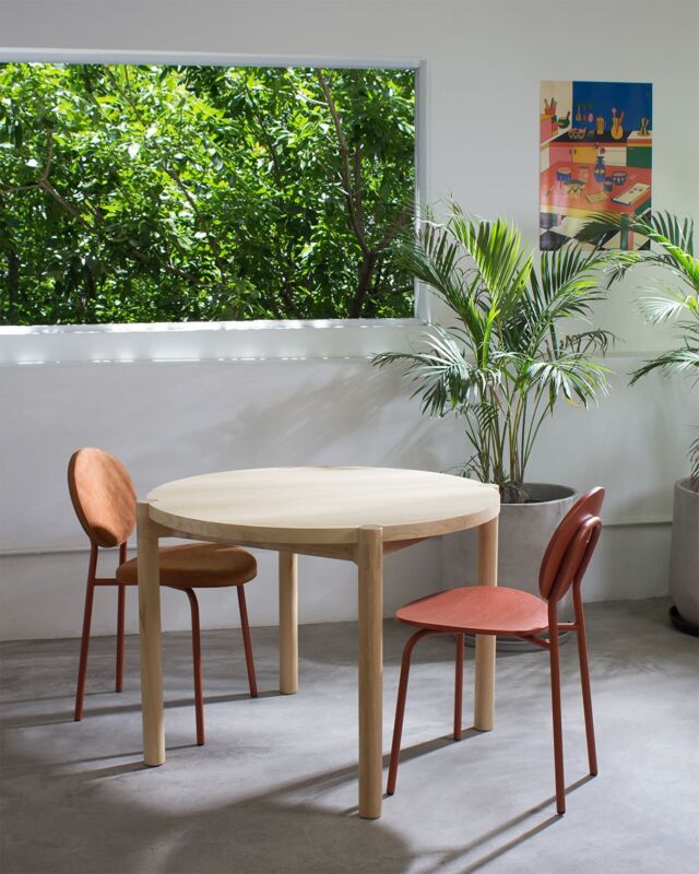 Descubrí nuestra mesa ELO redonda de madera guatambú. 
Ideal para un uso diario, combina comodidad, estilo y calidez.